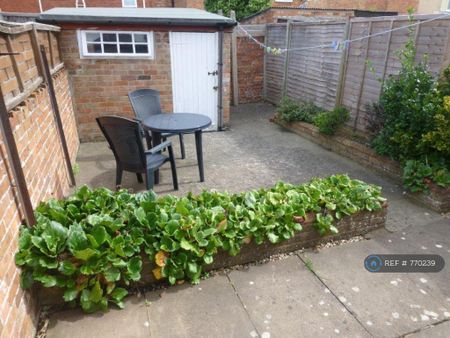 1 bedroom in a house share to rent - Photo 5