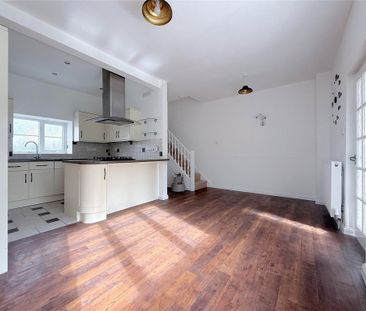 2 bedroom terraced house to rent - Photo 3