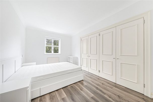 Abbots Walk, London, W8 - Photo 1