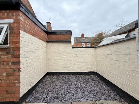 2 bedroom terraced house to rent - Photo 3