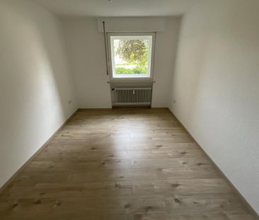 Modernisierte Erdgeschosswohnung mit Dusche in einem gepflegten Hoc... - Photo 1