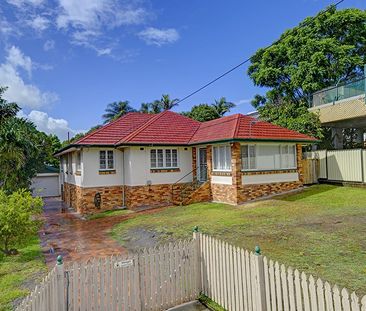 207 Chatsworth Road,COORPAROO - Photo 1