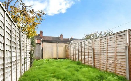 3 bedroom terraced house to rent - Photo 3