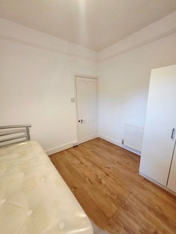 3 Bed Flat, Doverfield Road, SW2 - Photo 4