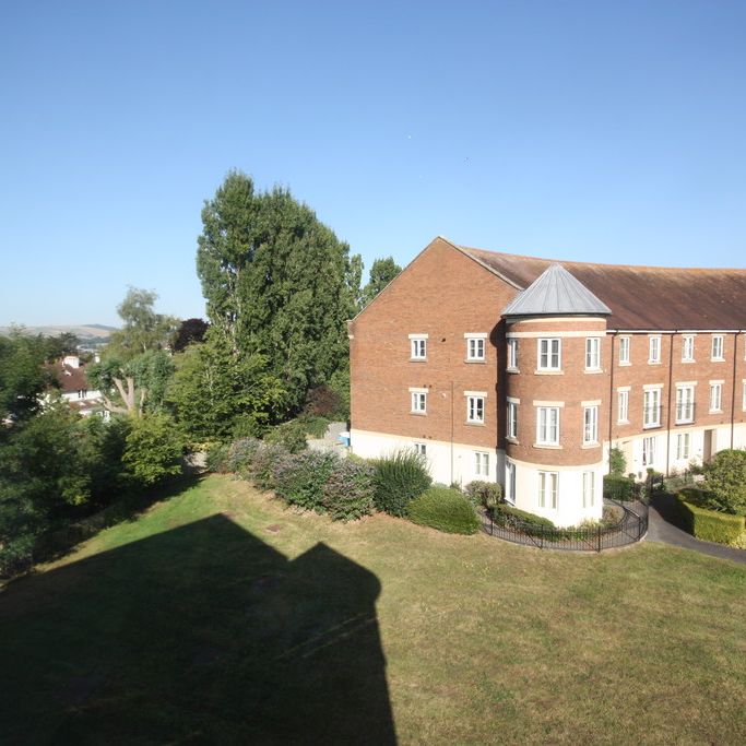 2 bed apartment to rent in Gras Lawn, Exeter, EX2 - Photo 1