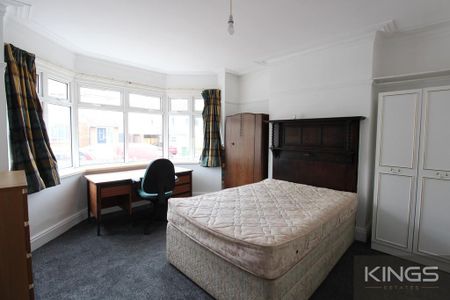 5 bedroom semi-detached house to rent - Photo 3