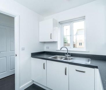 2 bedroom semi-detached house to rent - Photo 3