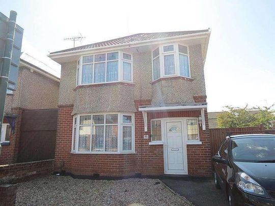 Bedroom Detached House In Ensbury, BH10 - Photo 1