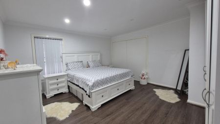 Spacious 3 Bedroom Home - Photo 4