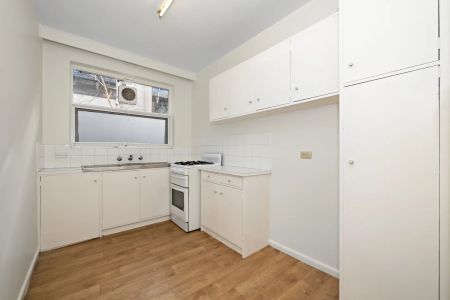 Unit 10/10 Charnwood Grove, - Photo 4