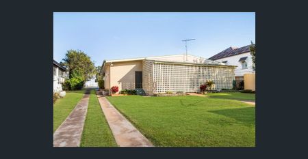 Walk to Riverlink, Walk to Rail and Bus at Door. - Photo 2