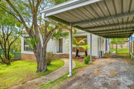 The Ideal Family Home - Conveniently located to all amenities - Photo 3