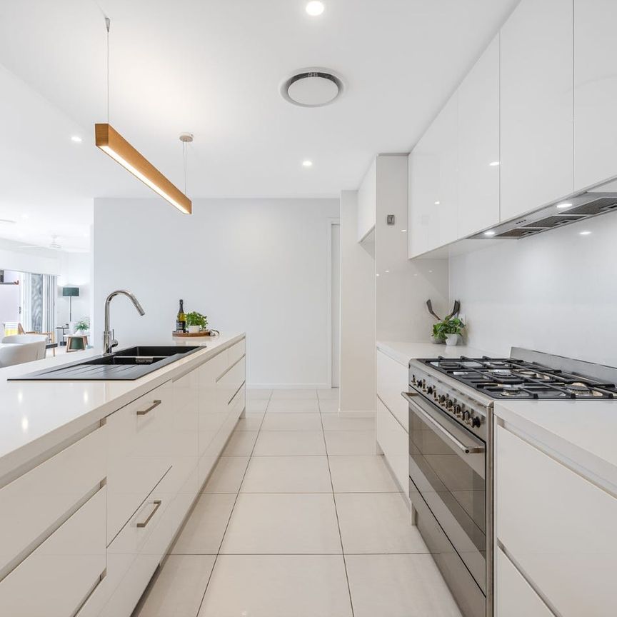 LUXURY COASTAL LIVING IN 'THE CARLYLE TERRACES' - Photo 1