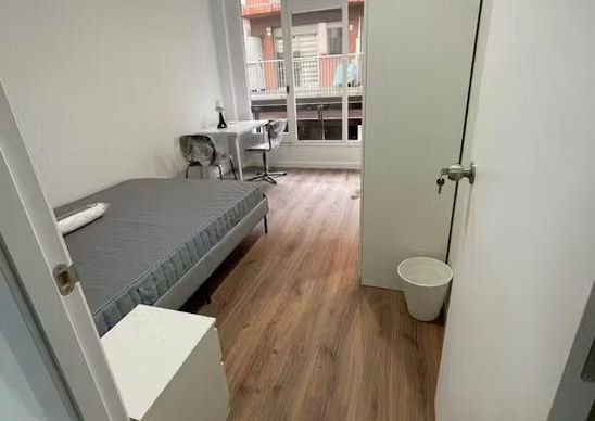 Plaça de Pep Ventura, Badalona, Catalonia 08912