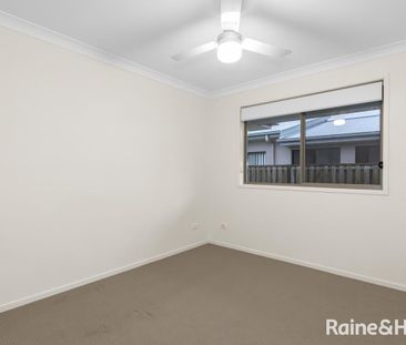 Beautifully Lanscaped Coomera Family Home - Photo 4