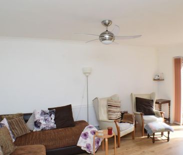 3 bedroom end of terrace house to rent - Photo 2