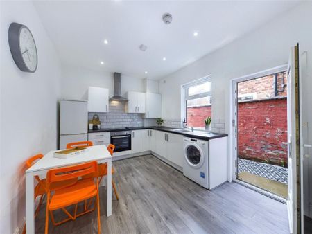 Room in a Shared House, Freer St, EH3 - Photo 3