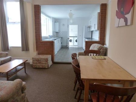 7 bedroom end of terrace house to rent - Photo 2