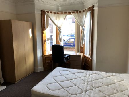 4 Bedroom House, Falmouth Road, Heaton Park - Photo 2