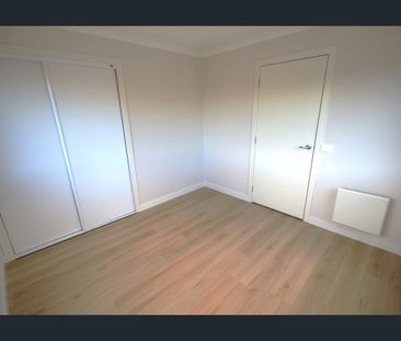 An Absolute Stunner! - Photo 5