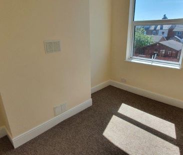 3 bedroom end of terrace house to rent - Photo 5