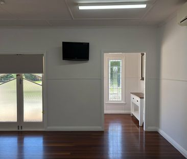 Wheel chair friendly 4 bedroom home - Photo 1