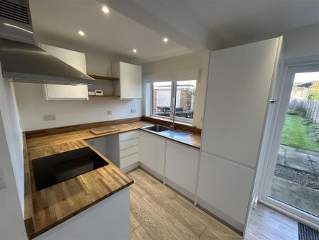 3 bedroom semi-detached house to rent - Photo 5