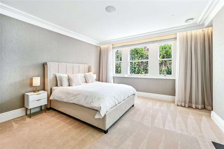 Exceptional 4 bedroom, 3 bathroom penthouse apartment overlooking Westminster Cathedral. Beautifully refurbished and exquisitely furnished. - Photo 5