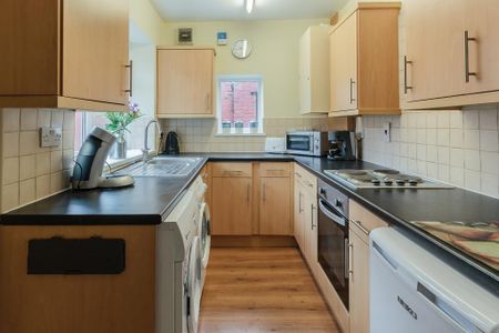 1 bedroom in a house share to rent - Photo 4