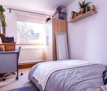 Quirky four bedroom house on Coburn Street - Photo 1