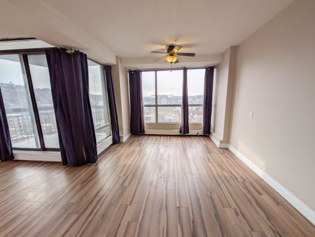 **ALL INCLUSIVE** Beautiful 2 Bedroom Condo in Hamilton!! - Photo 5