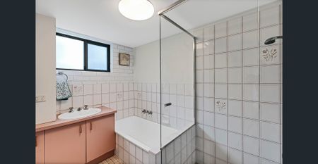 Waterfront Living on Picnic Point – Fully Furnished 2-Bedroom Apartment - Photo 5