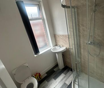 Room in a Shared House, Recreation View, LS11 - Photo 3