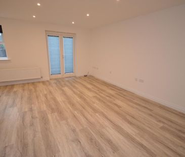 4 bedroom townhouse to rent - Photo 3