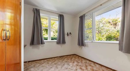 Three Bedroom Property with Sea View - Photo 4