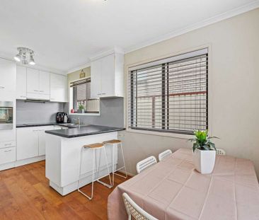 Spacious 3 Bed Rental with air-con & Study - Close to Schools & Shops - Photo 1
