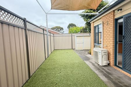 Secluded & Spacious: Your Perfect Courtyard Retreat - Photo 5