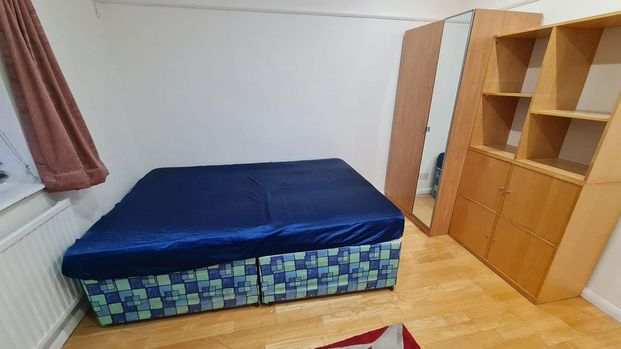 1 bedroom in a house share to rent - Photo 1
