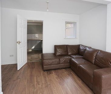 16 Empire Parade, Belfast, BT12 6GN - Photo 3