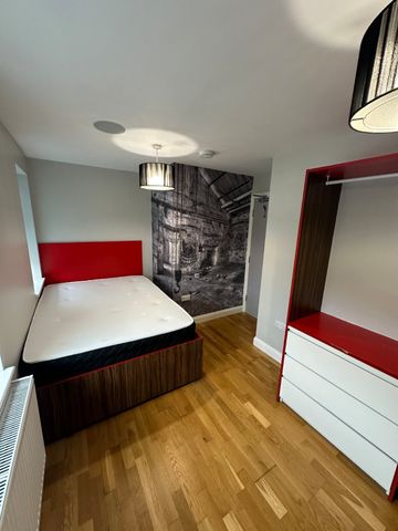 28 Newsome Road, Huddersfield, HD4 - Photo 3