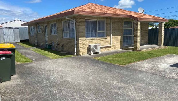 Lovely Brick and Tile Home -3 minutes walk to town - Photo 1