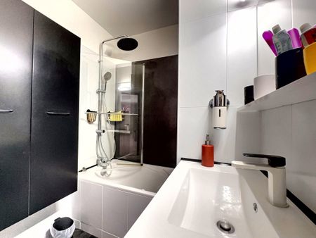 Location Appartement 2 pièces 55m² ST DENIS 97490 - Photo 3