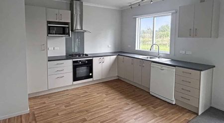 GREYTOWN - 3 BEDROOM - Photo 3