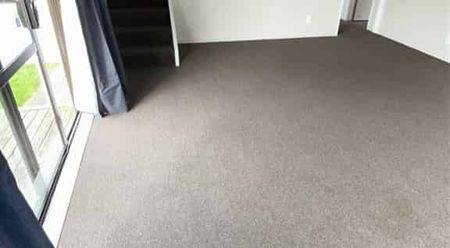 Spacious 5-bedroom home - Photo 3