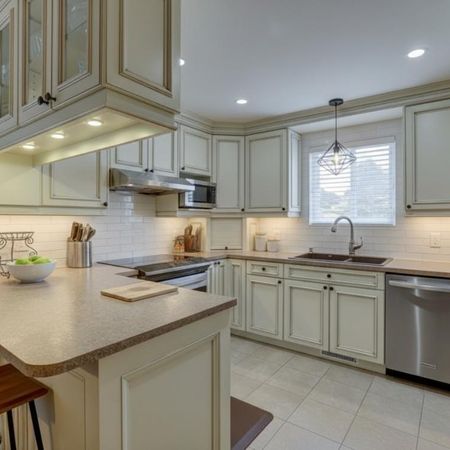 5 1/2 avec jardin privé et 3 stationnements - Photo 3