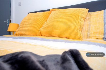 1 bedroom in a house share to rent - Photo 4