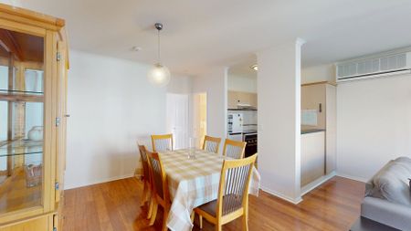 Fully Furnished 3-Bedroom Apartment Opposite Carlton Gardens with Private Car Space - Photo 4