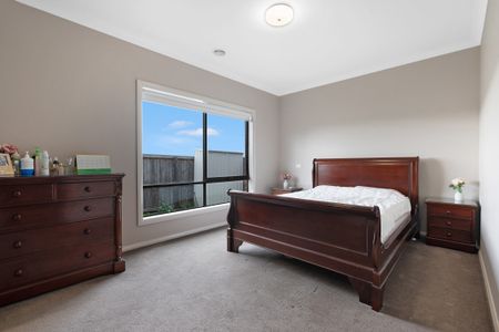 11 Orrong Drive, Officer VIC 3809 - House For Rent | Domain - Photo 3