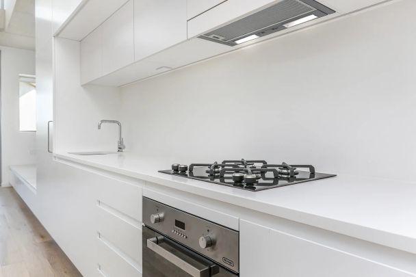 Architecturally-designed luxury apartment with a peaceful, leafy outlook | 1 Bedroom with Study - Photo 1