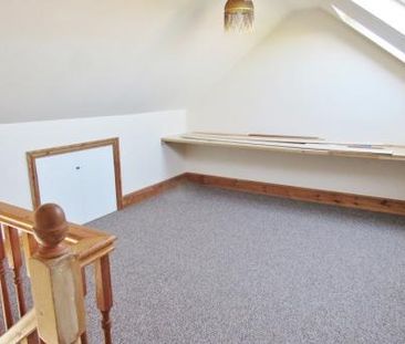 3 bedroom Semi-detached house To Let - Photo 6